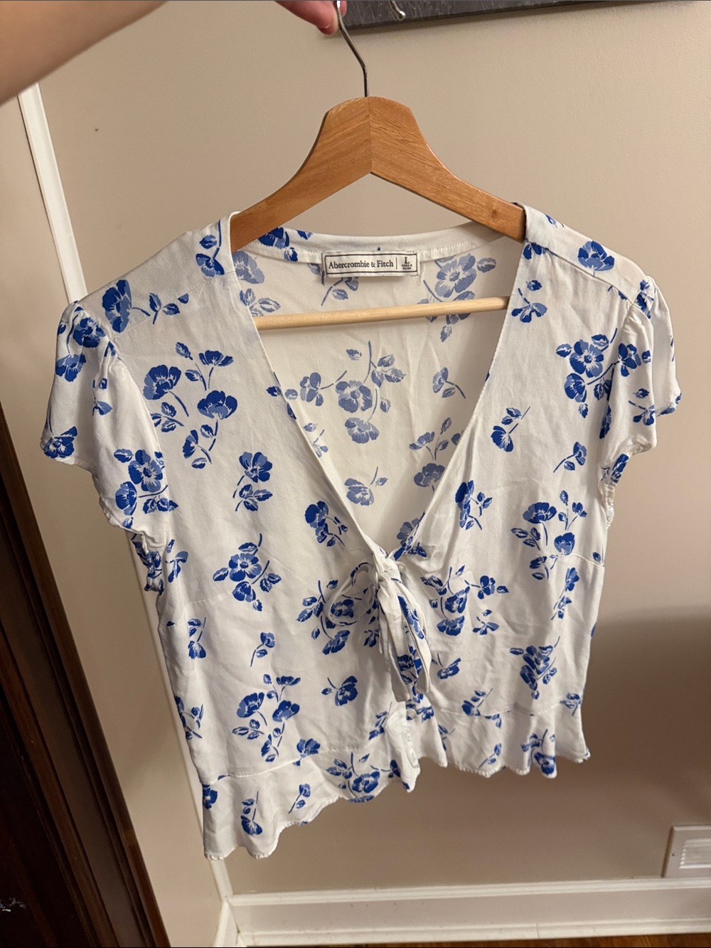 Abercrombie & Fitch White Crop Top with Blue Floral Print and Front Tie